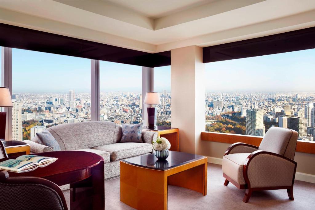 The Ritz-Carlton Tokyo vs Four Seasons Hotel Tokyo